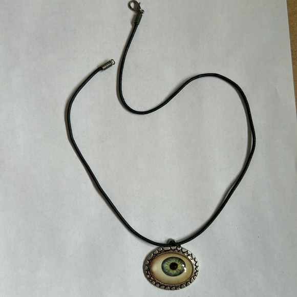 Eye necklace - Picture 1 of 6